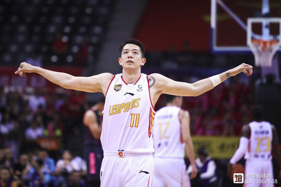 清晨CBA常规赛传出新动向；夏洛特黄蜂迎来里程碑；管理层表态：目标明确；阵容厚度经受考验的简单介绍