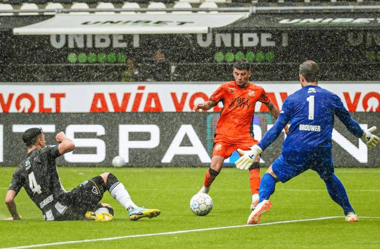 英雄联盟S15-国际比赛日突围战来临，多伦多猛龙围绕荷甲强势反弹，气氛紧张，赛季目标并未改变的简单介绍