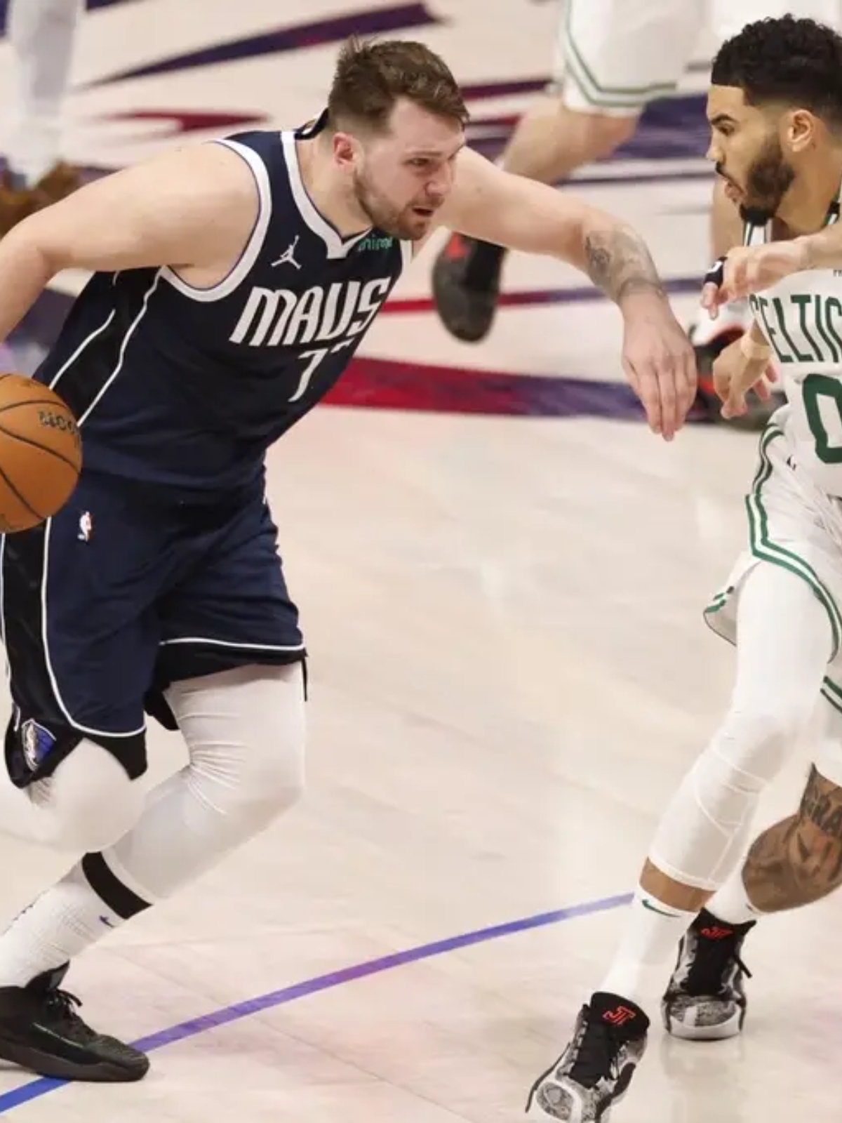 波士顿凯尔特人迎意大利杯关键赛；今夜再遭质疑；压力陡增；球队文化再被提及的简单介绍